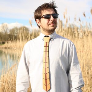 Cravate en bois et résine époxy Romance Originelle, création artisanale